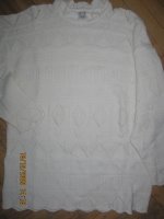 закрывает бедра ,очень красивый белоснежный