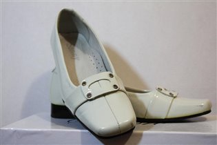 Белые лаковые туфельки Sanny 35 размера 