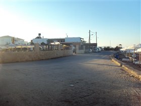 дорога между отелем и пляжем