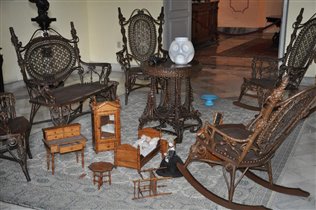 Старинные игрушки в Гаванском музее.