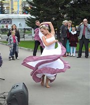 Уличная танцовщица