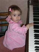 Именинница за роялем. Исполняется впервые...