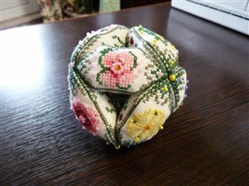 мячик из листьев