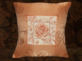 Подушка с розой