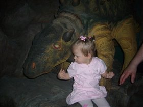 Знакомимся с динозавром))