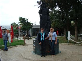 С Денисом у гроба Николая Чудотворца.Турция