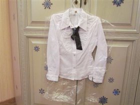 Блузка с галстучком черным