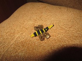 Пчелка из бисера - делала дочка