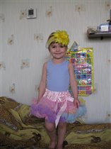 Хваст пышной юбочкой