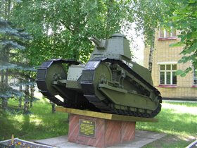 Один из первых советских танков.