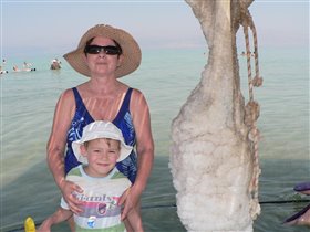 Первый раз с бабушкой на Мёртвом море.