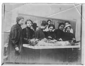 Прабабушка с однокурсниками 1904 г.