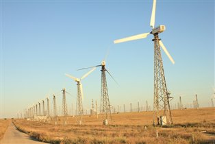 ветряная электростанция в крымских степях:)