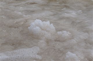 Камни соленого озера
