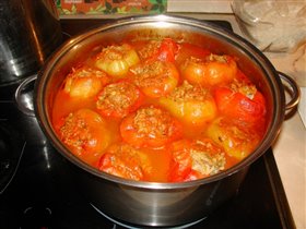фаршированные перцы в томатном соусе