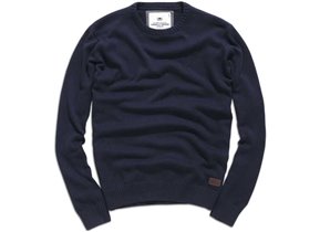 синий свитер