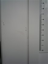 Царапины на пластике со стороны комнаты