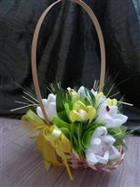 КОРЗИНОЧКА С КРОКУСАМИ: 9 ШТ С РАФАЭЛЛО.. 