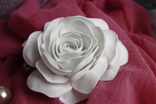 Роза белая большая на зажиме