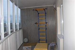Балкон в комнате старшего сына