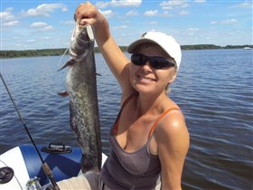 Любимая мама на рыбалке!