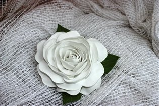 Роза белая моя-брошка