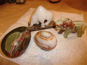Фигурки из камней -оникс,ангидрит и кальцит