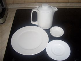 Белая посуда для рукоделия