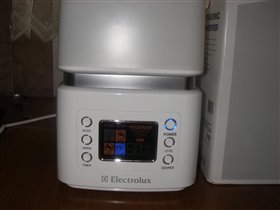 3500р Увлажнитель воздуха Electrolux EHU 3510D б/у