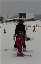 горные лыжи (дети) и сноуборд (родители)