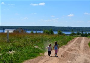 Побежали,братишка,купаться!