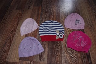 шапки по 100 рэ/все размера 50-54