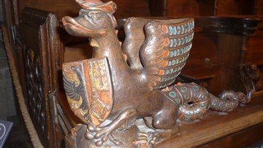 В соборе Сан-Пьер такая забавная фигурка