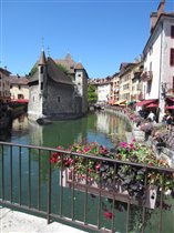 Анси-как на заставке в моем телефоне)))