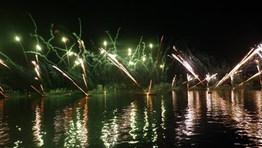 Салют в честь дня города, над озером Леман