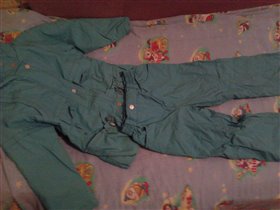 Девичий ветровочный костюм размер 128