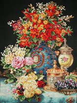 Классическая ваза с цветами от ДООМ