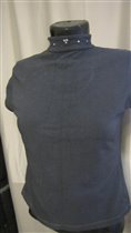 футболка женская  р-р 44 с оригинальным вырезом