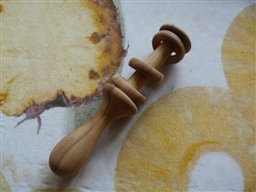 Погремушка-грызунок из цельной древесины ручная 