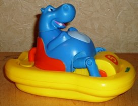 Гиппопотам на лодке Tomy (для ванной)