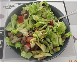 салат с овощами и говядиной - ужин