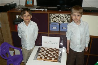 Торт- шахматная доска из сахарной мастики!