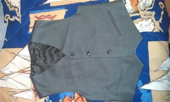 Жилетка скай лайк+ брюки 134 б-у