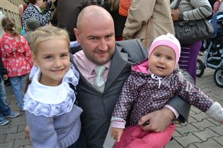 папа с дочками)))