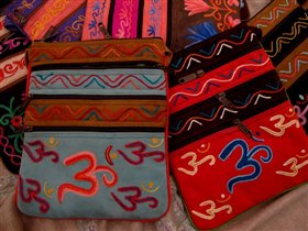 кашмирские замшевые сумочки с вышивкой
