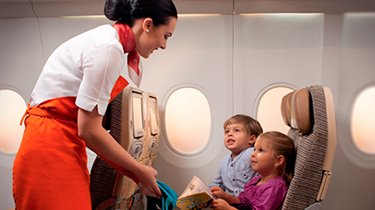 Авианяня – новая услуга Etihad Airways для семей, путешествующих с детьми