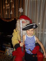 наш пиратик   с дедом Морозом