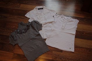 две блузки+серая кофточка-122-500