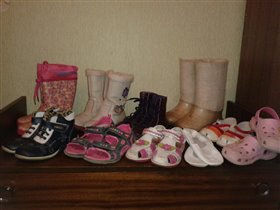  детская обувь разных размеров 100 рублей.