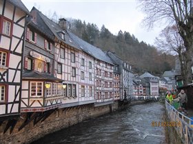 Вдоль речки